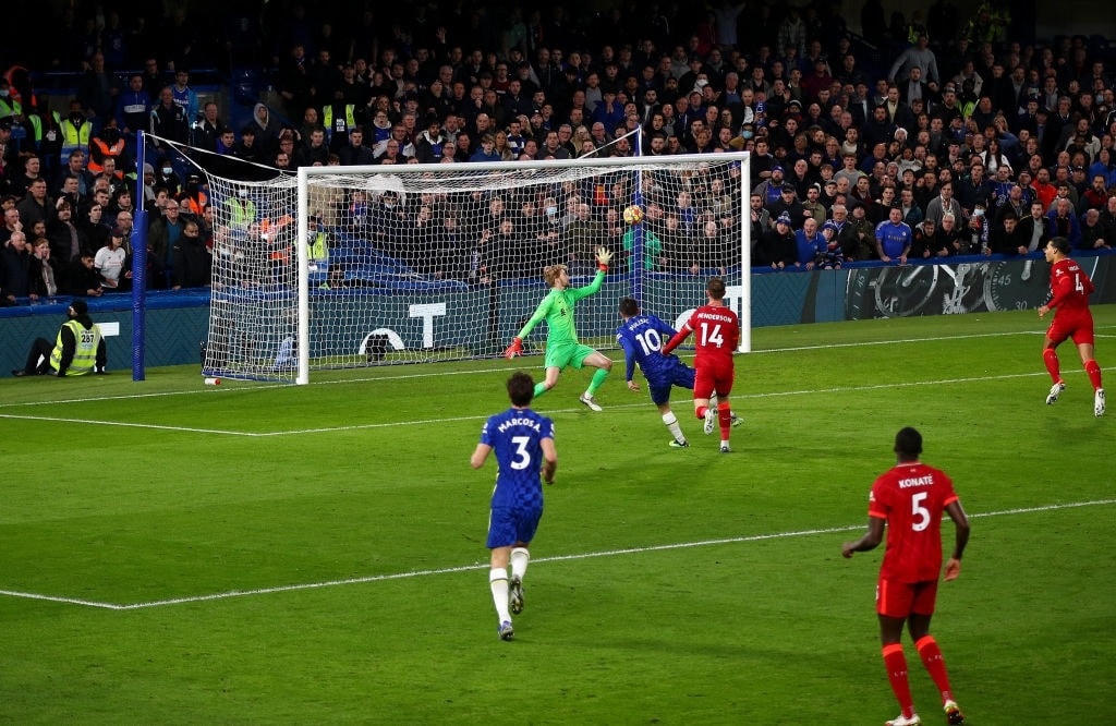 Pulisic ghi bàn gỡ hòa 2-2 cho Chelsea.