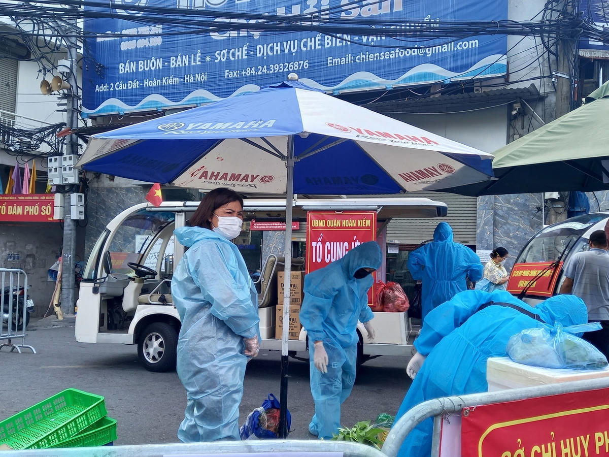 [ẢNH] Cận cảnh chốt cung ứng thực phẩm tại phường Chương Dương, Quận Hoàn Kiếm