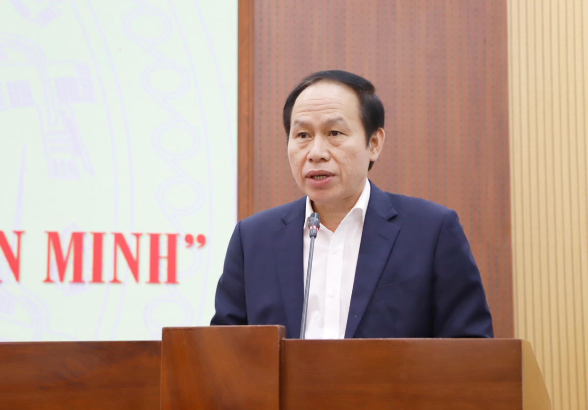 Phó Chủ tịch - Tổng Thư ký Lê Tiến Châu phát biểu tại Hội nghị.