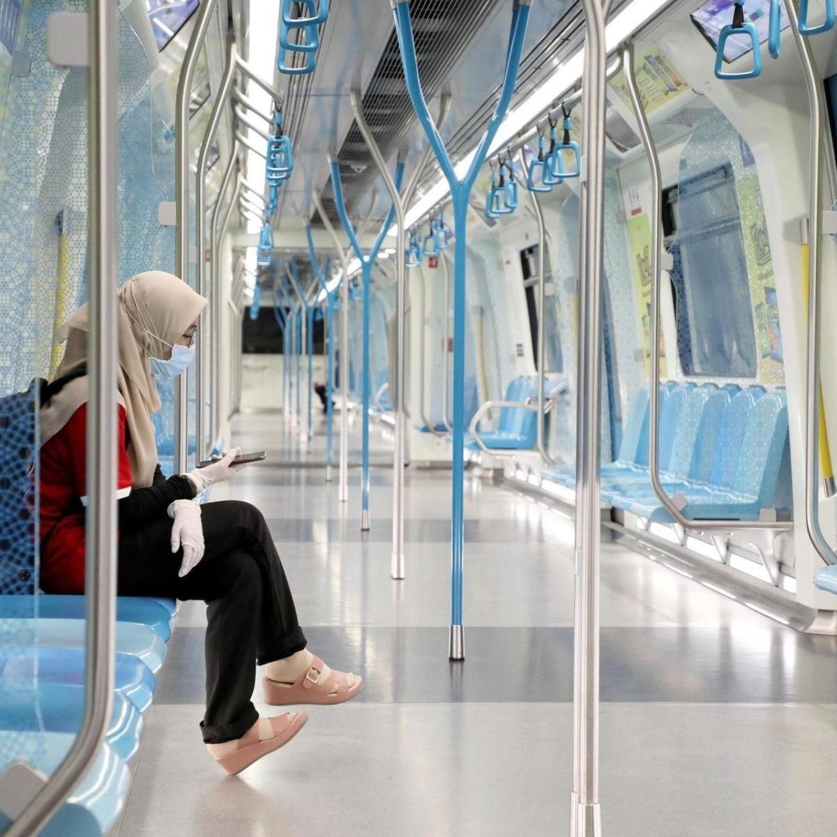 Giao thông công cộng tại Malaysia vắng vẻ vì Covid-19.