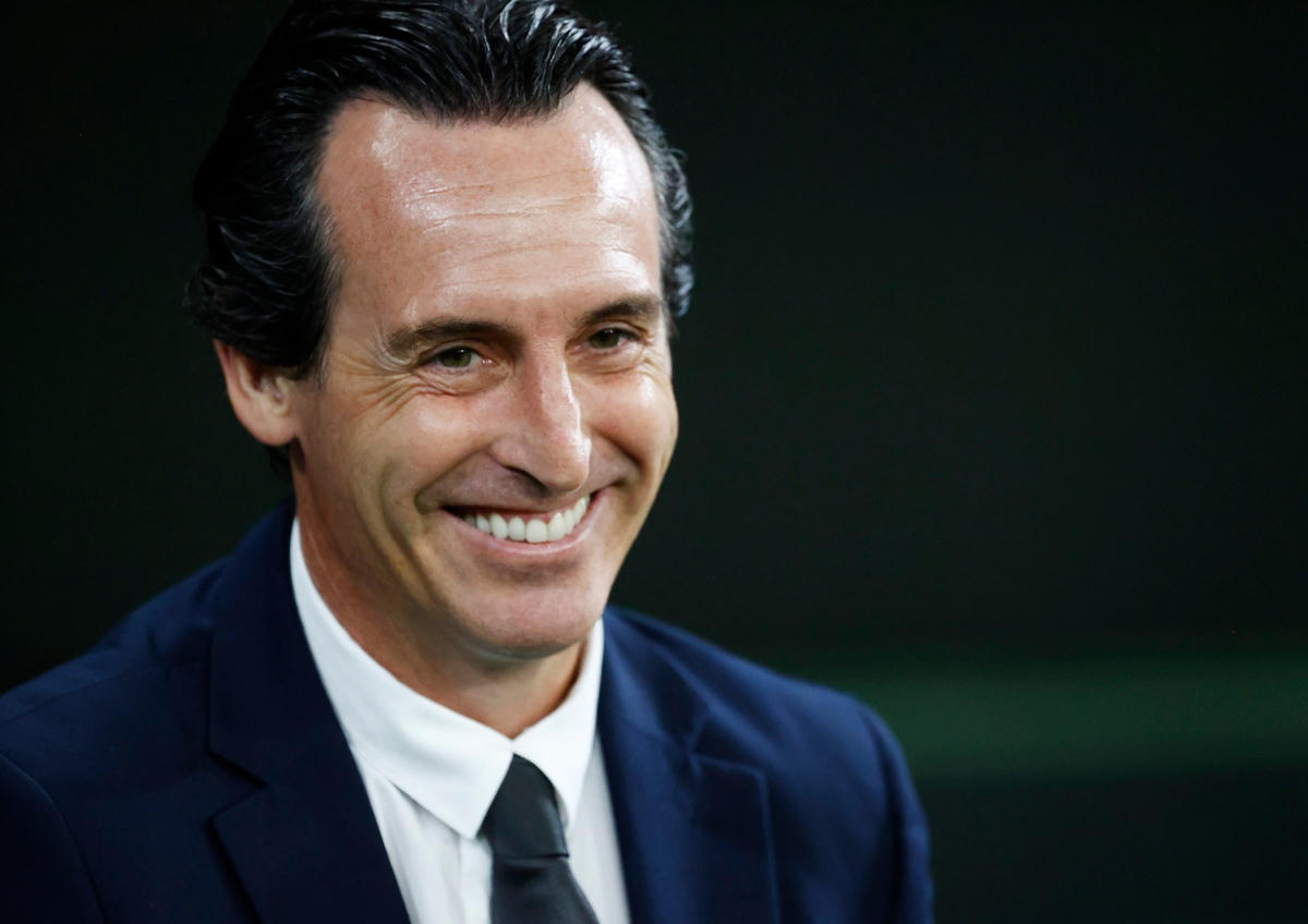 Thầy trò HLV Unai Emery tự tin hướng đến chuyến làm khách trước Man United.