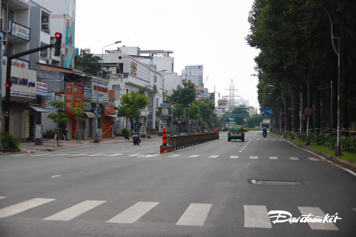 Nhìn chung, lượng phương tiện lưu thông trên đường đã giảm rất nhiều, nên việc ùn ứ tại chốt sẽ khó diễn ra.