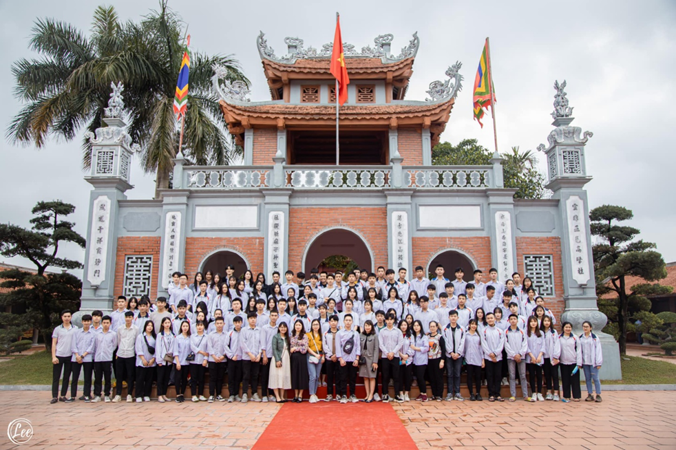 Hoạt động học tập, trải nghiệm của thầy và trò Trường THCS – THPT Chu Văn An (TP Móng Cái) nhân dịp đền Xã Tắc (phường Ka Long, TP Móng Cái) đón nhận bằng xếp hạng Di tích cấp Quốc gia vào tháng 4 năm 2021.