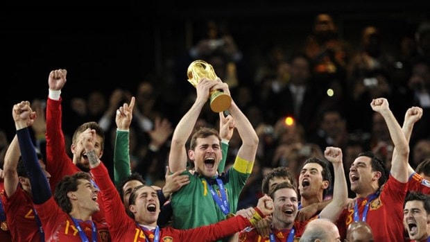 Iker lên ngôi cùng Tây Ban Nha tại World Cup 2010. (Nguồn: Sky).