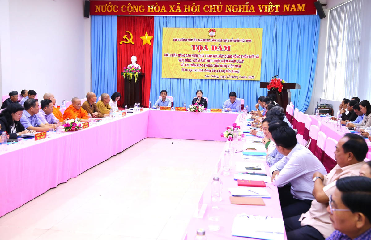 Quang cảnh buổi toạ đàm 