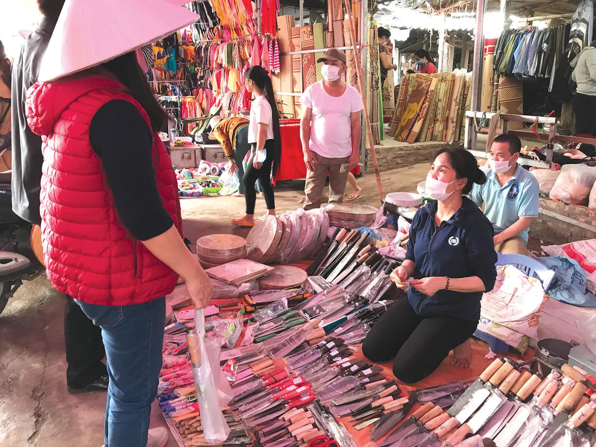 Hàng bán dao, thớt.