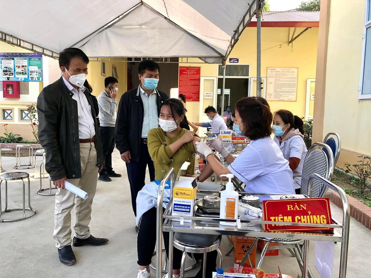 Ngày 1-2/12, Thanh Hóa tiến hành triển khai tiêm vaccine cho học sinh trên địa bàn toàn tỉnh.