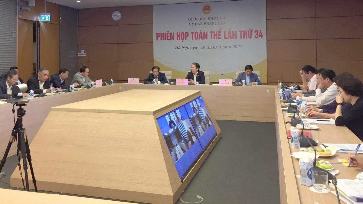 Phiên họp toàn thể 34 của Ủy ban Pháp luật được trực tuyến tới các đoàn đại biểu Quốc hội.