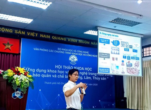 TS Nguyễn Văn Nguyên (Phó Viện trưởng Viện Nghiên cứu Hải sản) trình bày tại Hội thảo "Ứng dụng Khoa học và Công nghệ trong nuôi trồng, bảo quản và chế biến nông, lâm, thuỷ sản". Ảnh: Kiều Trang.