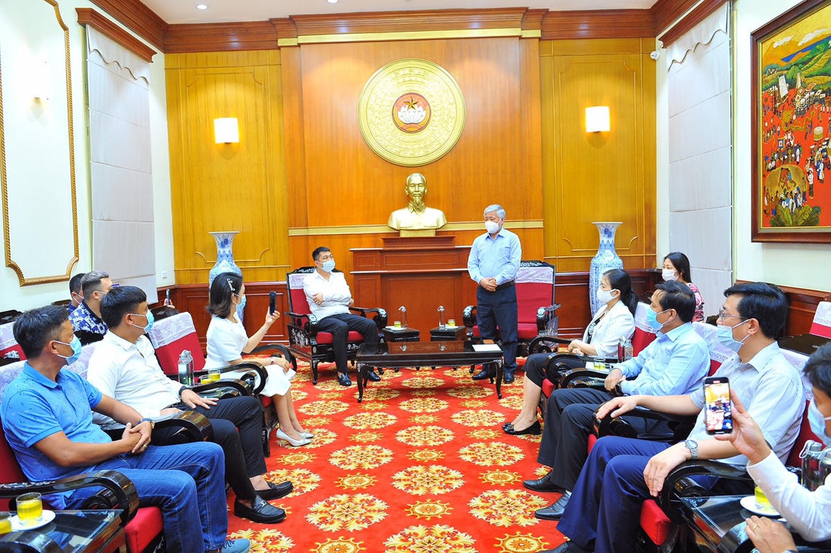 Quang cảnh buổi tiếp nhận. 
