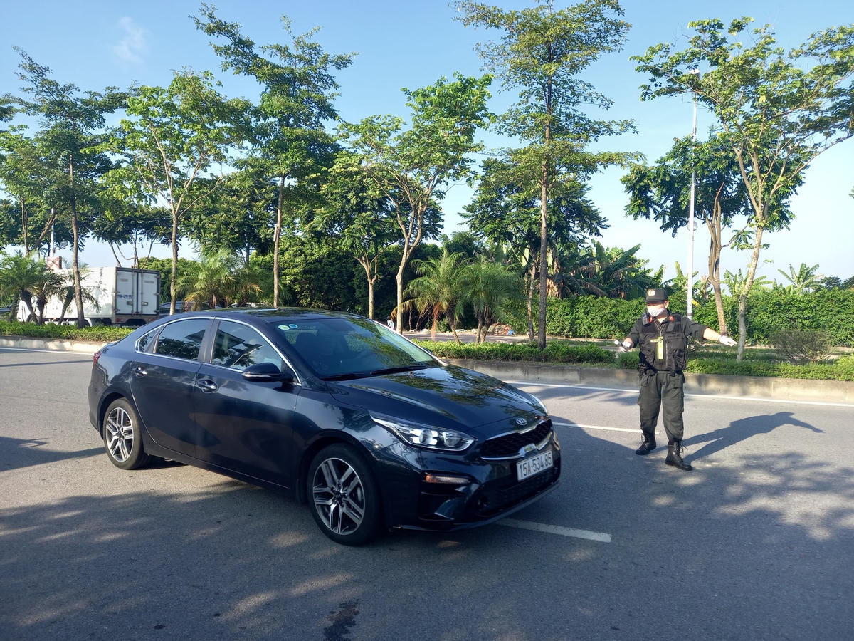 Hà Nội trong ngày đầu triển khai chốt kiểm soát dịch
