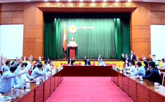 100% đại biểu biểu quyết đồng ý giới thiệu ông Đinh Tiến Dũng, Ủy viên Bộ Chính trị, Bí thư Ban Cán sự Đảng, Bộ trưởng Bộ Tài chính tham gia ứng cử đại biểu Quốc hội khóa XV. Ảnh: TBTC.