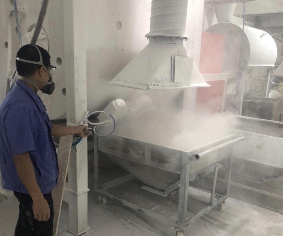 UBND tỉnh Hải Dương ra quyết định xử phạt hơn 750 triệu, đình chỉ hoạt động 7,5 tháng đối với Công ty TNHH Quảng Phong Việt Nam vì có nhiều sai phạm.