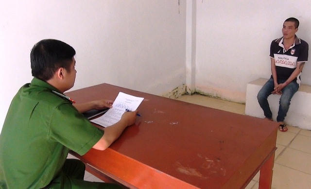 Đối tượng Trương Văn Đồng tại cơ quan công an.