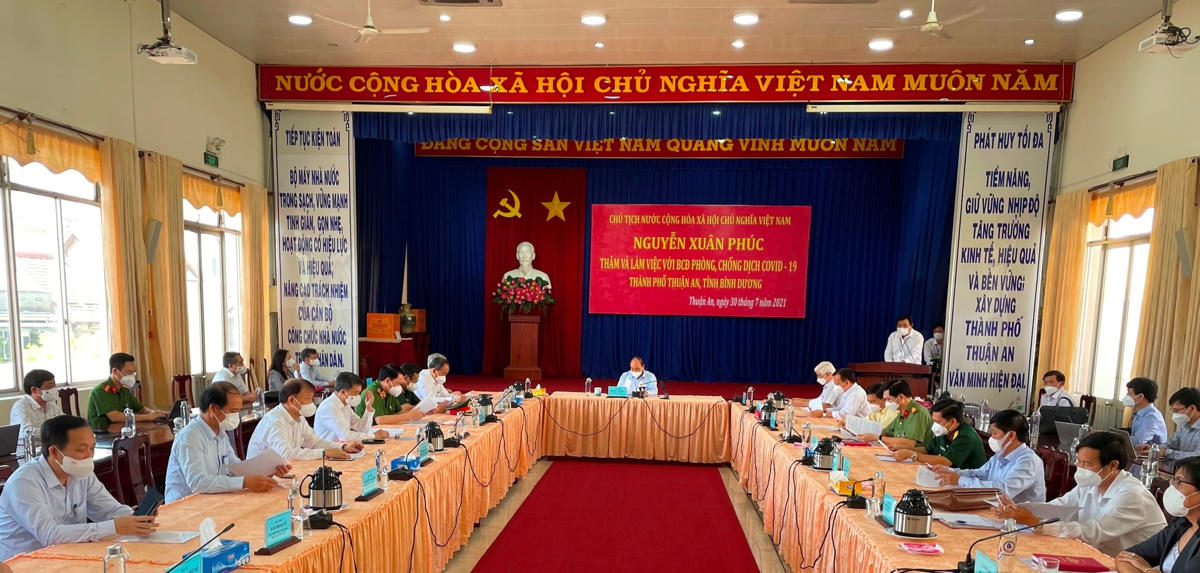 Quang cảnh buổi làm việc.