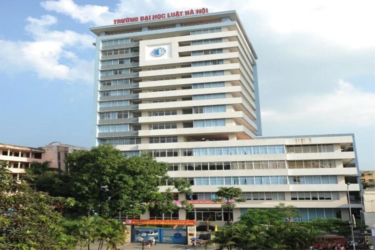 Một trưởng khoa tại Đại học Luật Hà Nội bị tố cáo về hành vi cưỡng bức tình dục.