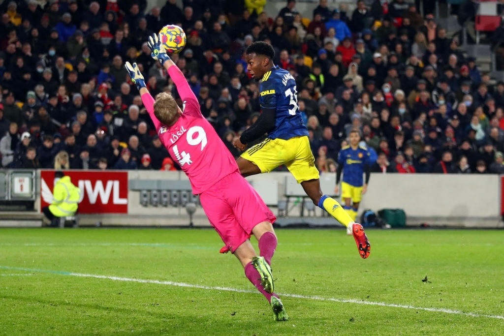 Elanga đánh đầu mở tỉ số trận đấu.Man Utd chơi phòng thủ phản công sau khi có bàn thắng. Phút 62, Ronaldo làm tường bằng ngực đẩy bóng cho Fernandes lao lên. Cầu thủ người Bồ Đào Nha bứt phá tốt, thu hút hàng thủ và cả thủ môn đối phương nhưng anh không dứt điểm mà chuyền bóng để Greenwood dứt điểm vào lưới trống.