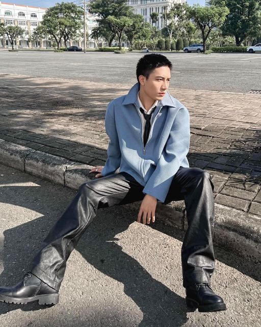 Ca sĩ Anh Tú gửi lời chào người dân Thái Bình khi có mặt ở thành phố này trong một chiều nắng đẹp.