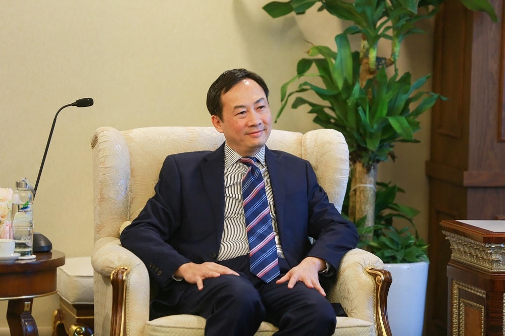 Đại sứ đặc mệnh toàn quyền Việt Nam tại Ý, kiêm nhiệm Cyprus, Malta, San Marino (nhiệm kỳ 2022 – 2025) – ông Dương Hải Hưng.