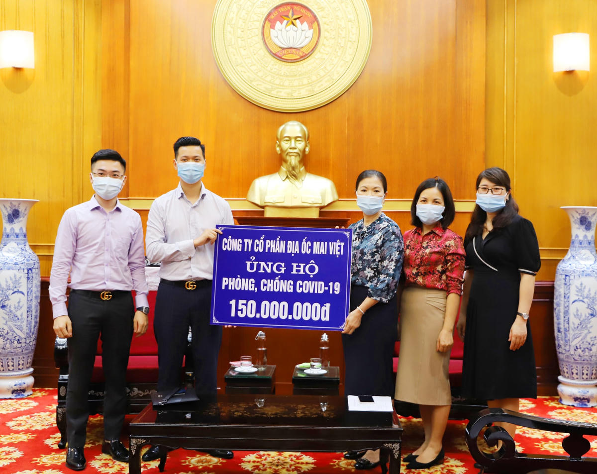 Ủy ban Trung ương MTTQ Việt Nam tiếp nhận ủng hộ công ty Cổ phần địa ốc Mai Việt.