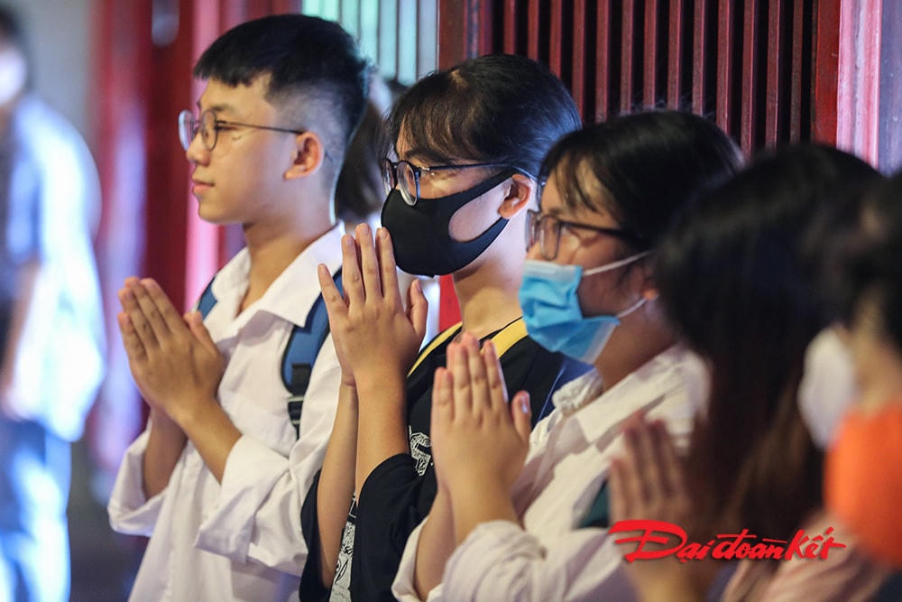 ... những lời nguyện cầu may mắn.