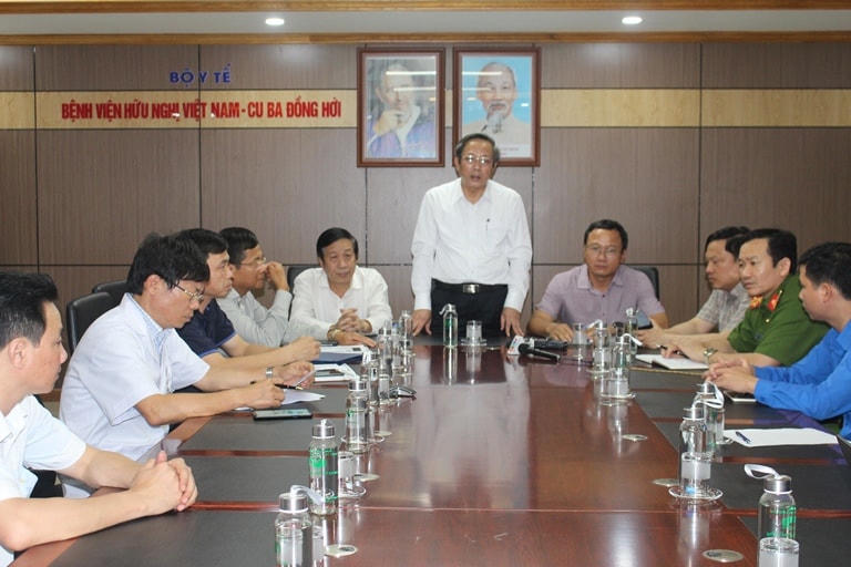 Bí thư Tỉnh ủy Quảng Bình phát biểu tại buổi họp báo.