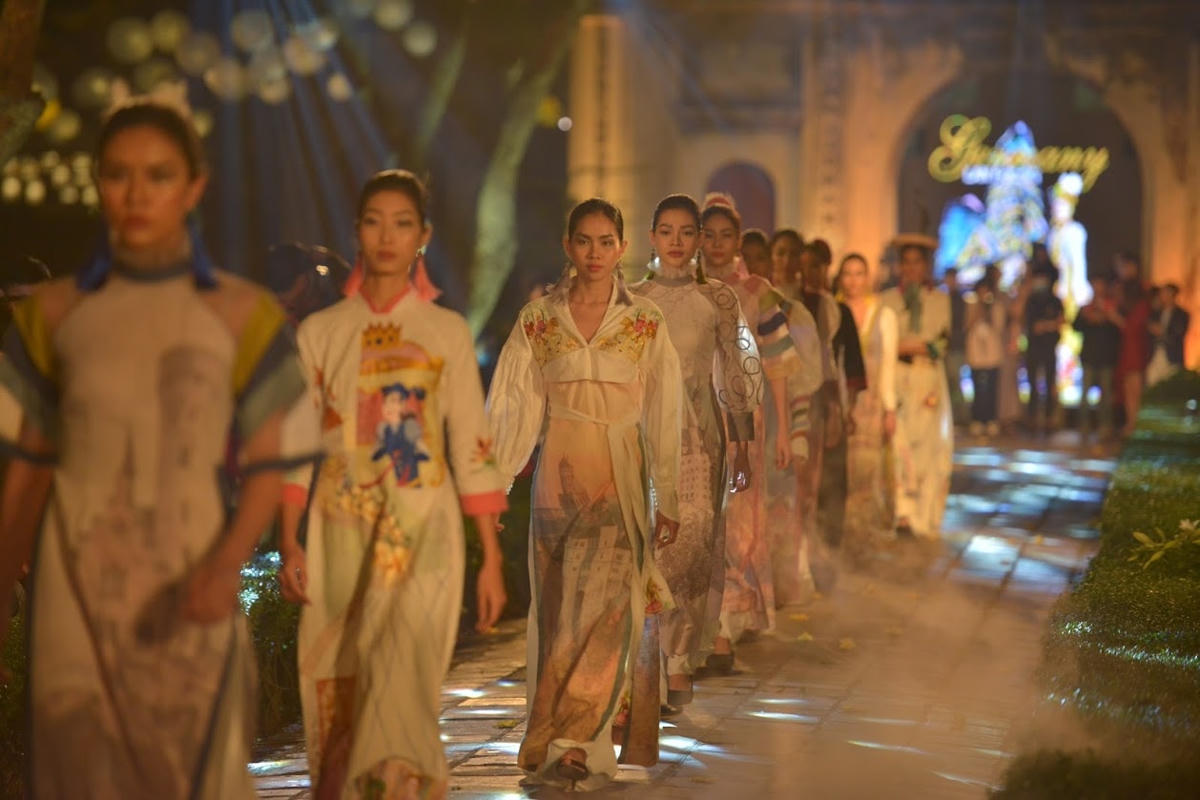 Sự kiện quy tụ sự tham gia của hơn 400 diễn viên. Ảnh: Quang Vinh.