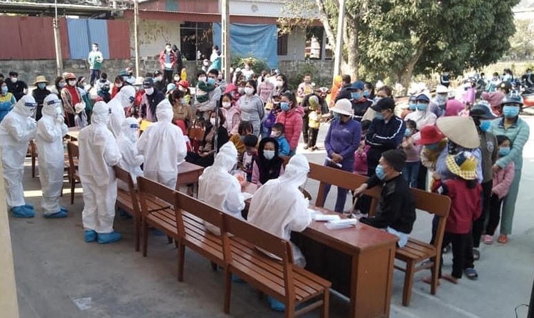Sinh viên Trường Đại học Kỹ thuật Y tế Hải Dương tham gia lấy mẫu xét nghiệm trong đợt dịch Covid-19 tại Hải Dương.