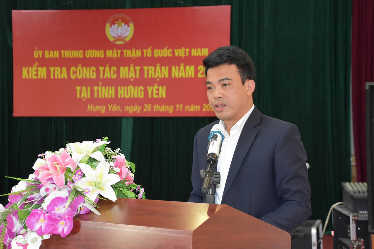 Phó Chủ tịch Thường trực Ủy ban MTTQ Việt Nam tỉnh Hưng Yên báo cáo kết quả công tác Mặt trận năm 2021.