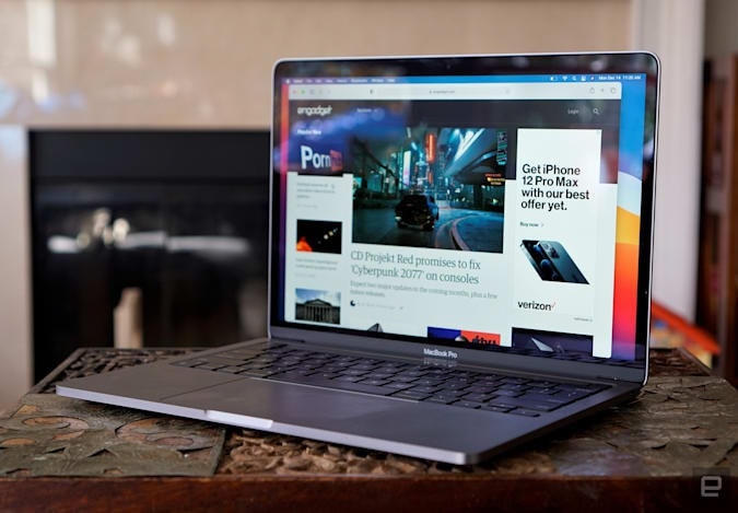 MacBook Pro M2 được kỳ vọng sẽ có hiệu năng tốt hơn và camera chất lượng cao hơn (Ảnh: Engadget).