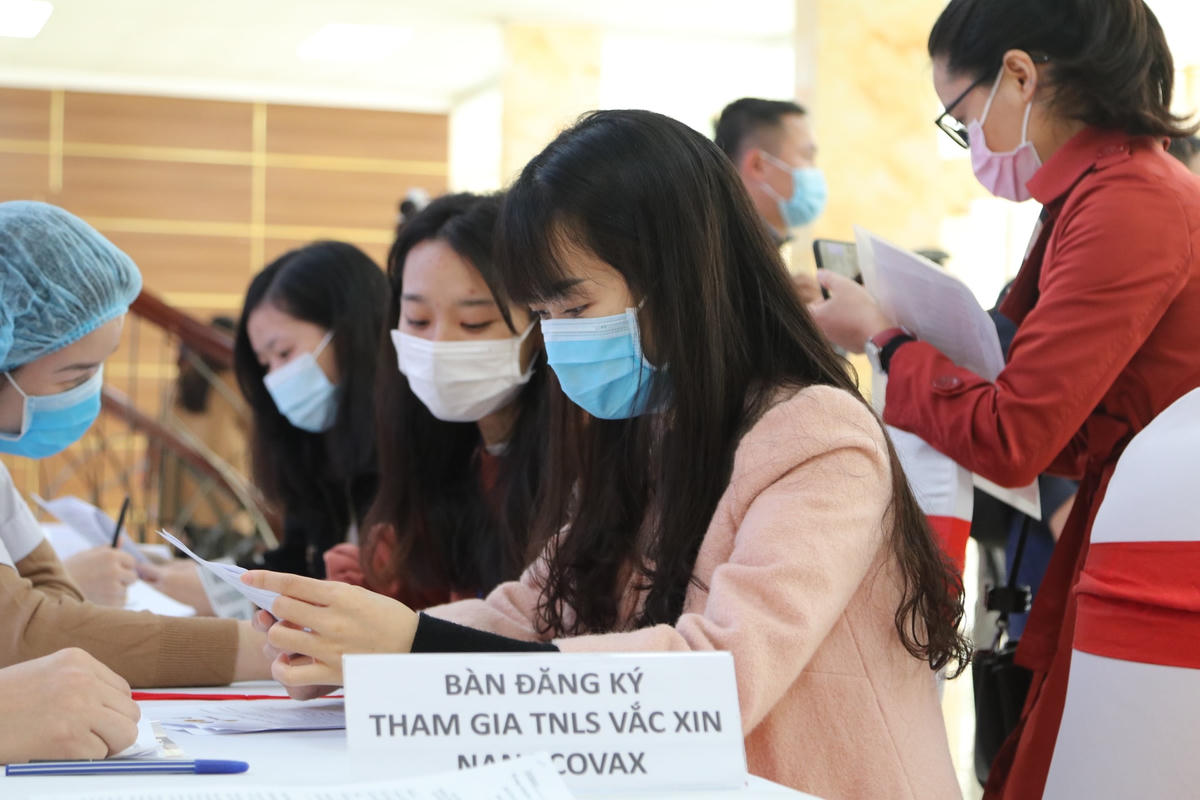 Tình nguyện viên đăng ký tham gia thử nghiệm lâm sàng vaccine Nano Covax.