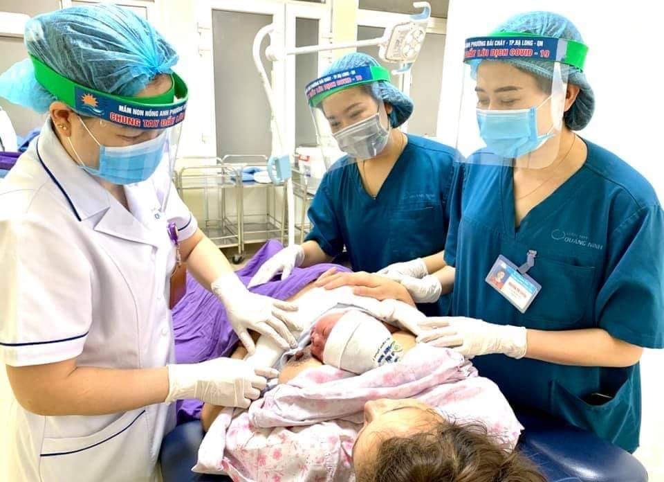 Quảng Ninh: Đỡ đẻ cho một sản phụ trong khu cách ly 