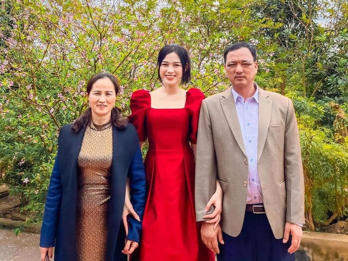 Đỗ Thị Hà khoe khoảnh khắc đoàn viên đón Tết cùng gia đình tại Thanh Hóa.
