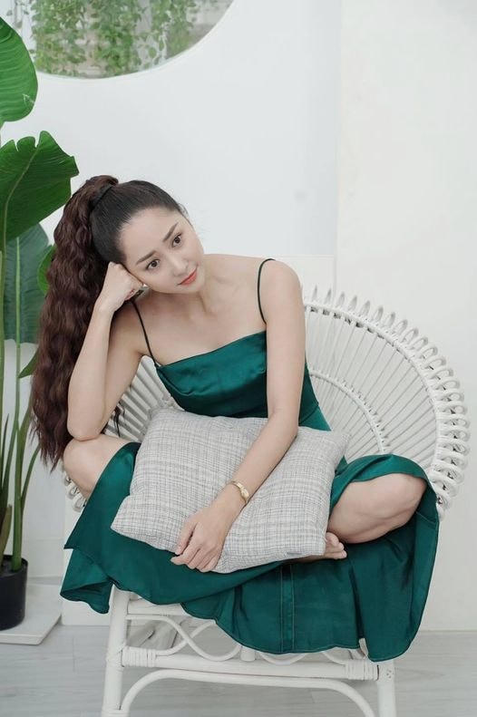 Tường Vi ngồi buồn vì ngày Thất tịch mà không có “gấu”, lập tức được Xuân Nghị thả thính: “Nếu bây giờ Xuân Nghị đến với Tường Vi chắc có 1 vựa muối showbiz mất”.  
