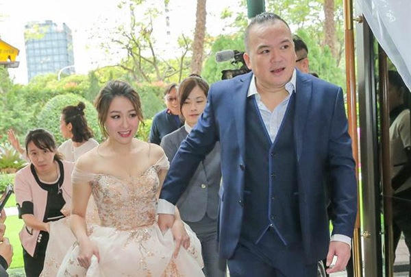 Năm 2017, Minh Kim Thành kết hôn với bạn gái ngoài ngành giải trí, kém anh 6 tuổi sau 2 năm hẹn hò. Cặp đôi vừa đón con gái đầu lòng vỏn vẹn 19 ngày. 