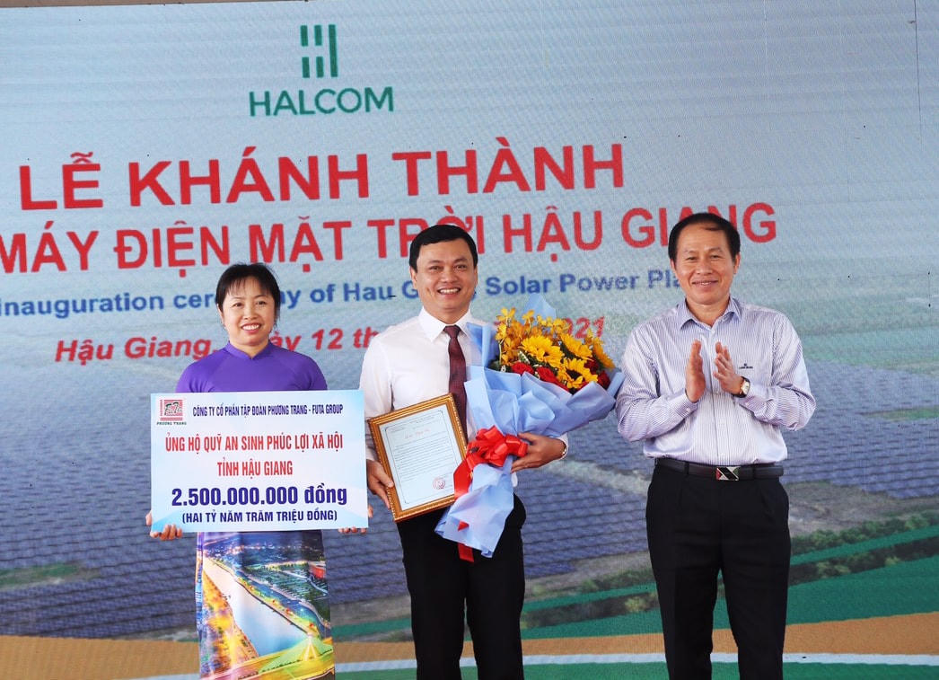 Công ty cổ phần Tập đoàn Phương Trang cũng đã ủng hộ Quỹ an sinh phúc lợi xã hội tỉnh Hậu Giang 2,5 tỷ đồng.