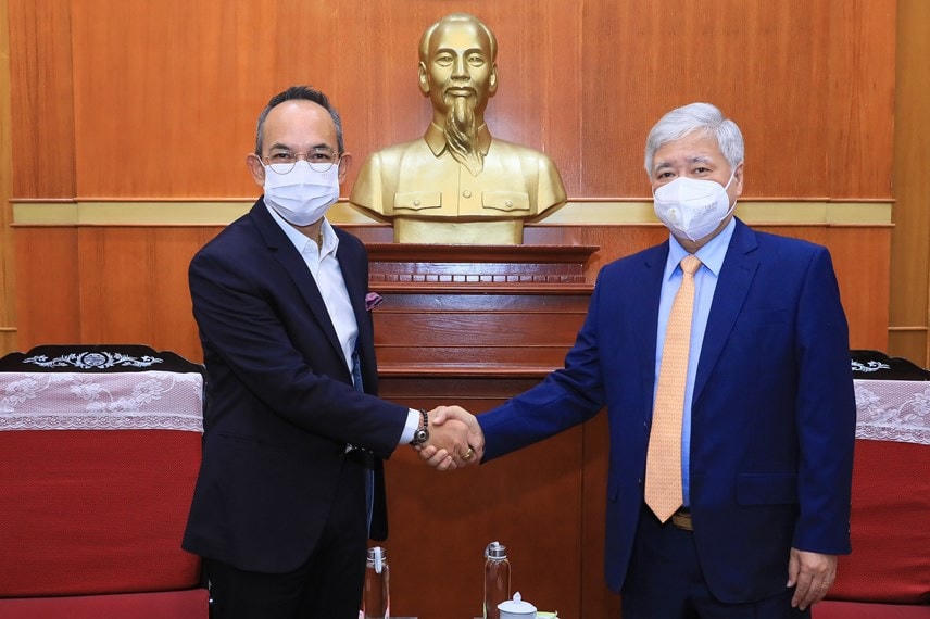 Chủ tịch UBTƯ MTTQ Việt Nam Đỗ Văn Chiến thân mật tiếp ngài Nikorndej Balankura - Đại sứ đặc mệnh toàn quyền Vương quốc Thái Lan tại Việt Nam.