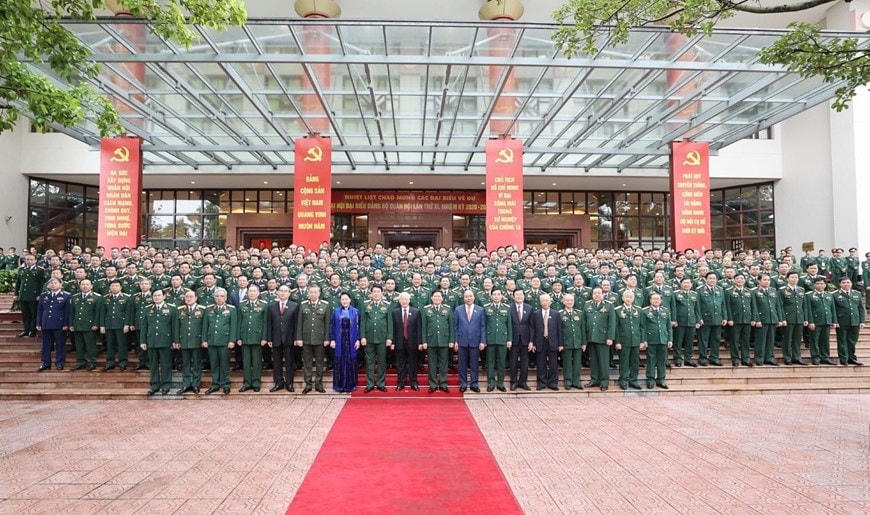 Tổng Bí thư, Chủ tịch nước, Bí thư Quân ủy Trung ương Nguyễn Phú Trọng và Thủ tướng Chính phủ Nguyễn Xuân Phúc, Chủ tịch Quốc hội Nguyễn Thị Kim Ngân và các đại biểu dự Đại hội. (Ảnh: Trí Dũng/TTXVN)