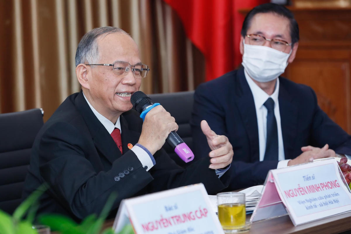 TS Nguyễn Minh Phong chia sẻ tại Tọa đàm. Ảnh: Quang Vinh.