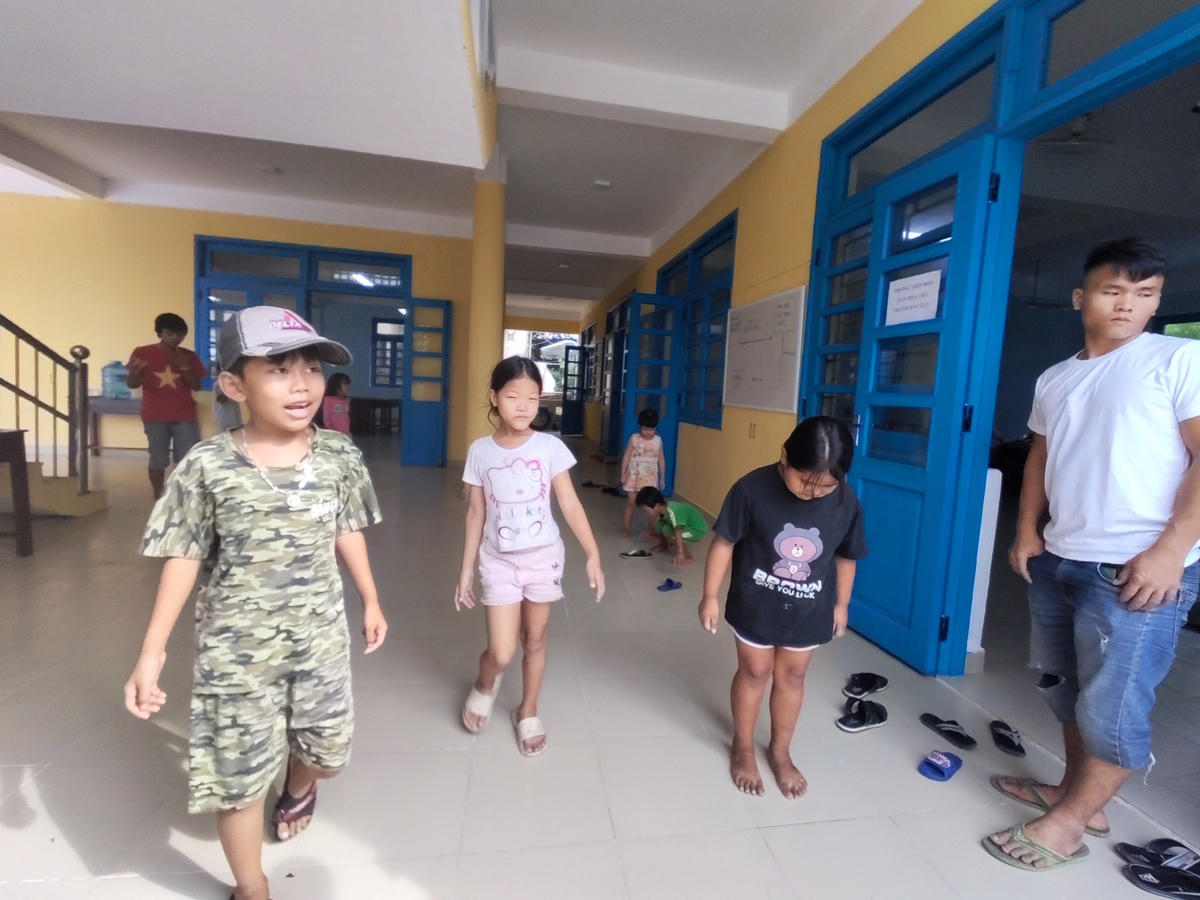Ông Nguyễn Văn Giàu, Phó Chủ tịch UBND thị trấn Thuận An (huyện Phú Vang) cho biết, hiện lực lượng rà soát tại các địa phương để vận động tuyên truyền người dân di chuyển đến nơi an toàn. Đối với những người dân bất chấp ở lại trong những căn nhà tạm bợ thì chính quyền địa phương tiếp tục vận động và sẽ cưỡng chế nếu cần thiết để bảo đảm an toàn cho tính mạng, sức khỏe của người dân.
