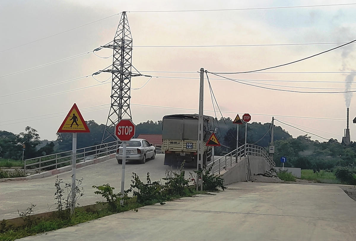 Mặc dù bị cấm, nhưng Công ty Minh Long vẫn bất chấp pháp luật, vẫn lén lút giảng dạy và đào tạo lái xe ô tô tại dự án không phép.