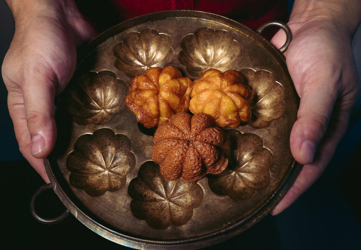 ‘Nian gao’ – một loại bánh nếp được coi là biểu tượng cho sự thịnh vượng ở Trung Quốc. Ảnh: NY Times.  