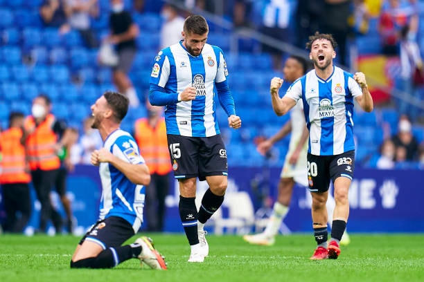 Cầu thủ Espanyol ăn mừng chiến thắng.