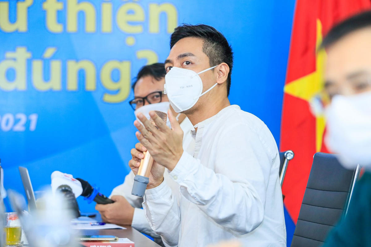 MC Phan Anh phát biểu tại Tọa đàm. Ảnh: Quang Vinh.