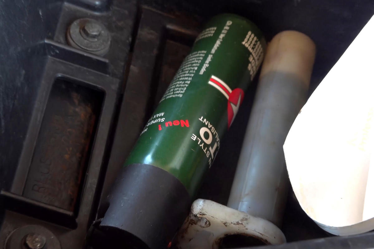 Bình xịt hơi cay các đối tượng sử dụng khi đi cướp tài sản (Ảnh: A.X).