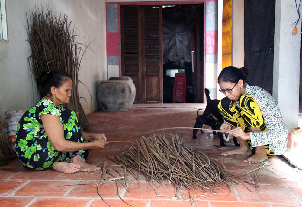 Cô gái miền Tây khổ vì chiều cao 2 m, không có bạn chơi cùng