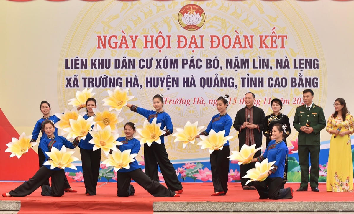 Tiết mục văn nghệ tại Ngày hội. Ảnh: Nhật Bắc.