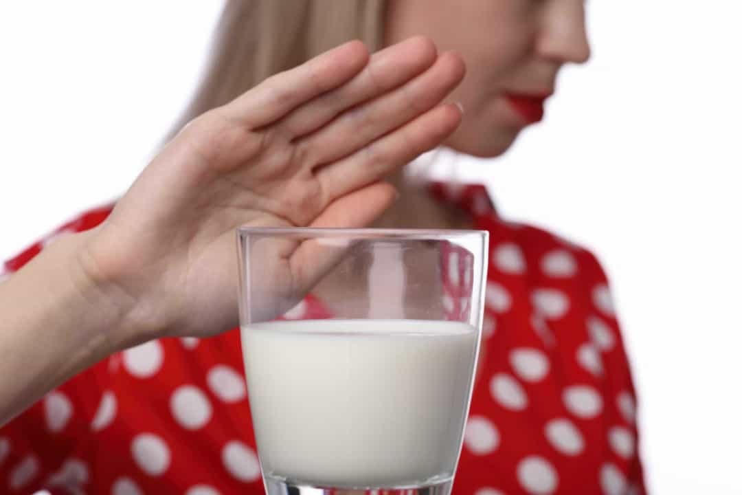 Không dung nạp lactose - Đối với những người bị chứng không dung nạp lactose, có những sản phẩm giảm hoặc 0% lactose cho phép mọi người tiếp tục tiêu thụ các sản phẩm từ sữa.