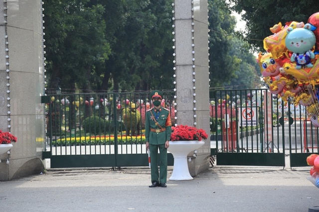 Trước đó, TP Hà Nội có ý định sẽ bắn pháo hoa ở cả 30 quận, huyện nhưng kế hoạch đã thay đổi do diễn biến phức tạp của dịch Covid-19. Đặc biệt, điểm bắn pháo hoa duy nhất cũng không phải bên bờ Hồ Gươm như nhiều người dự đoán.