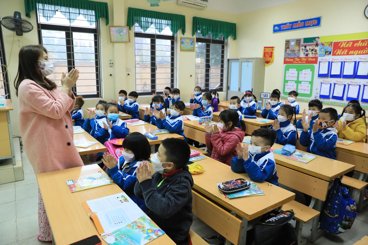 Học sinh Hà Nội đến trường học trực tiếp.          Ảnh: Quang Vinh